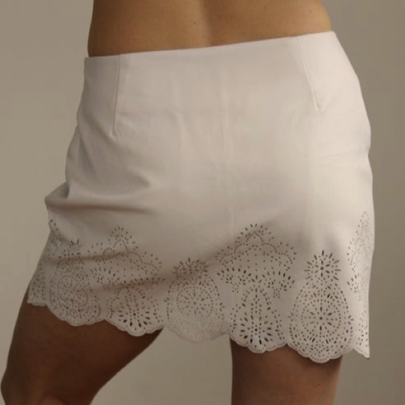 Forever 22 Cream Ivory Vegan Leather Mini Skirt Laser Cutouts Scalloped Hem Sz12 - Picture 14 of 15
